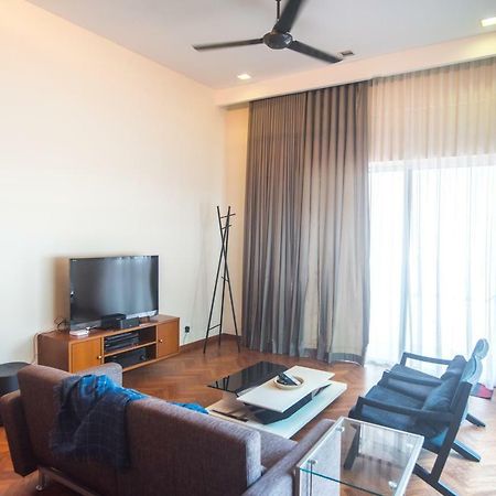 The Suites At Waterside Straits Quay By Plush Bagan Jermal Екстериор снимка