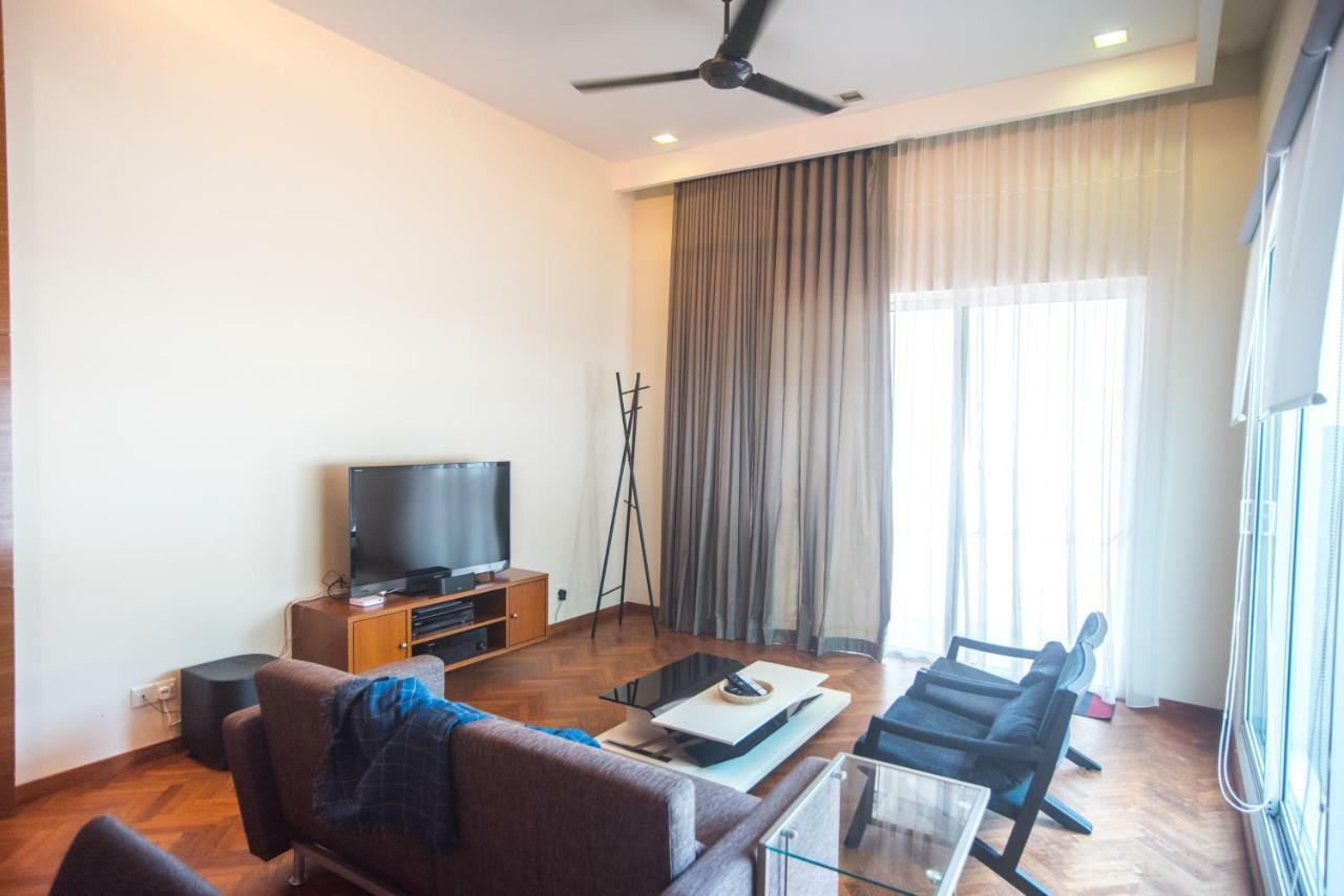 The Suites At Waterside Straits Quay By Plush Bagan Jermal Екстериор снимка