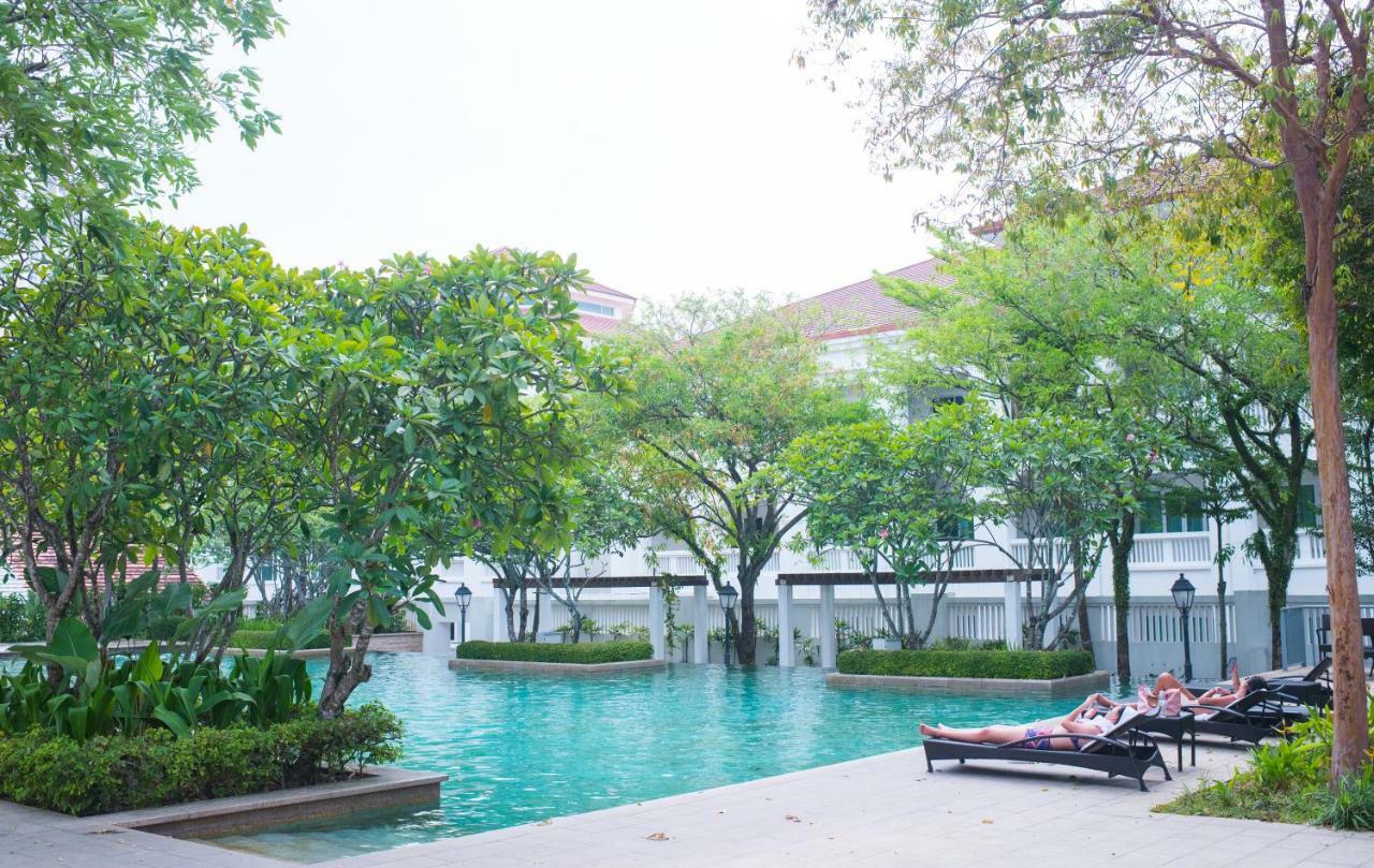The Suites At Waterside Straits Quay By Plush Bagan Jermal Екстериор снимка