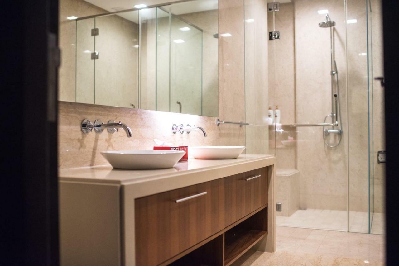 The Suites At Waterside Straits Quay By Plush Bagan Jermal Екстериор снимка