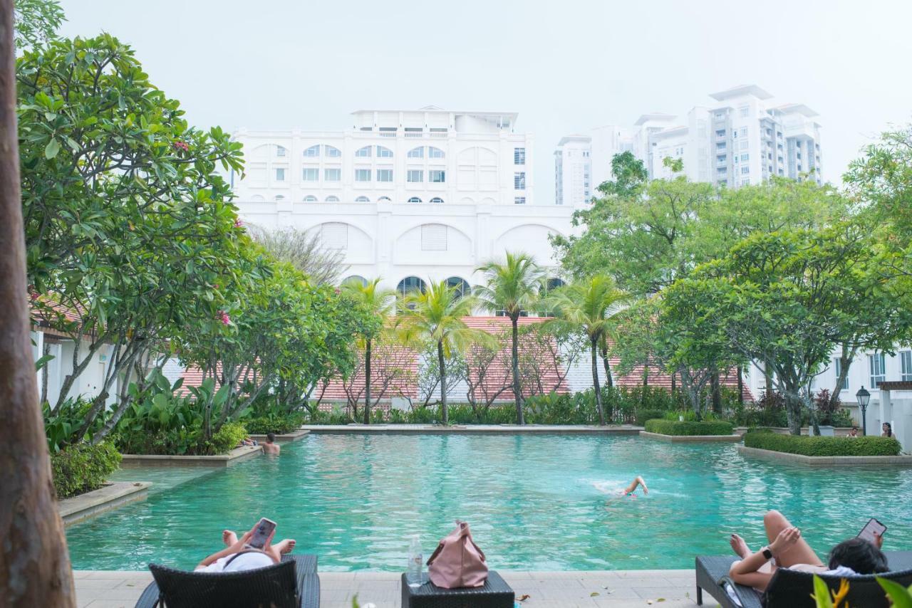 The Suites At Waterside Straits Quay By Plush Bagan Jermal Екстериор снимка